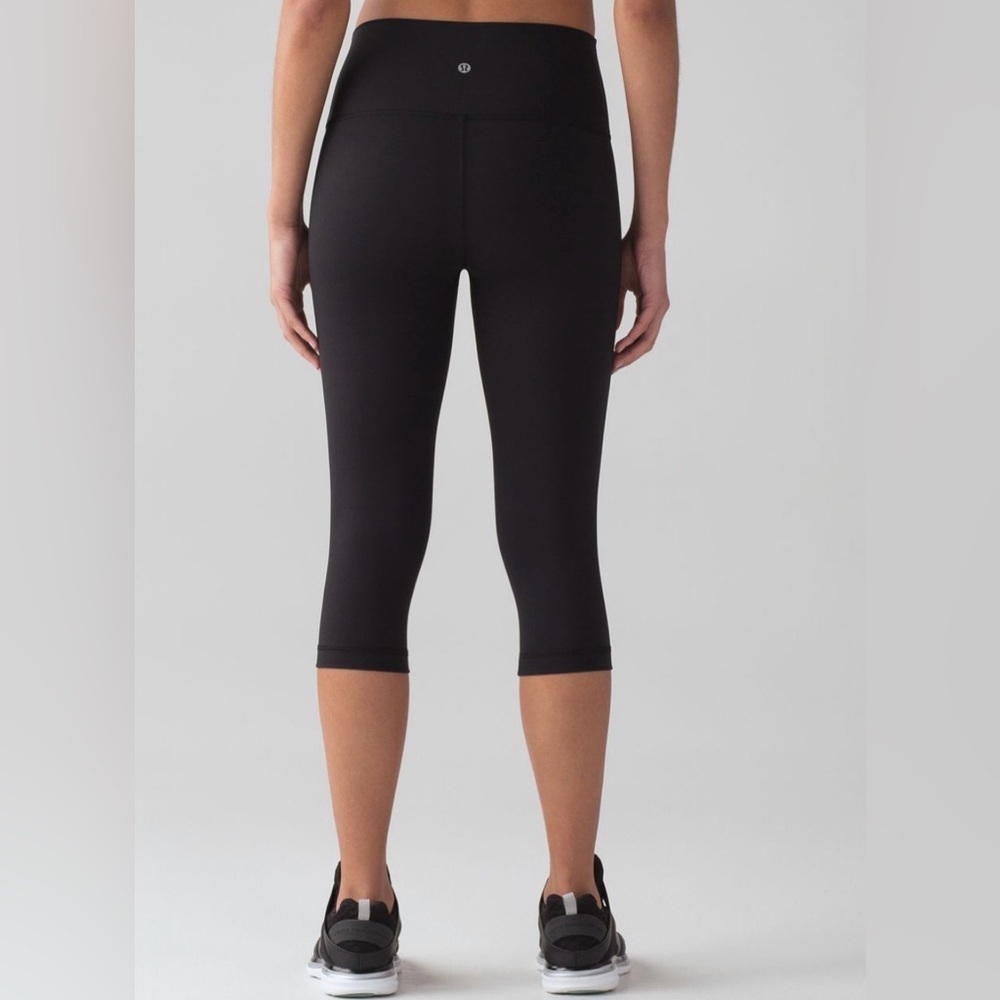 Lululemon - Wunder Under Hi-Rise 1/2 Tight (Full-On Luxtreme 17")